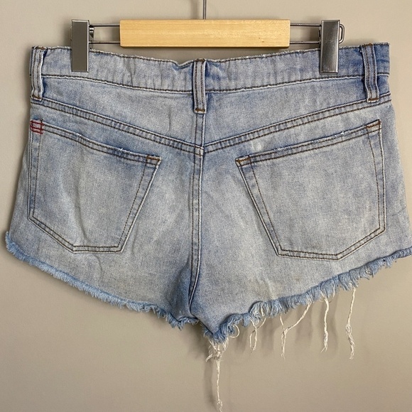 BDG Urban Outfitters Distressed Denim Women's Light Wash Cut-off Jean Shorts‎ - Picture 4 of 12